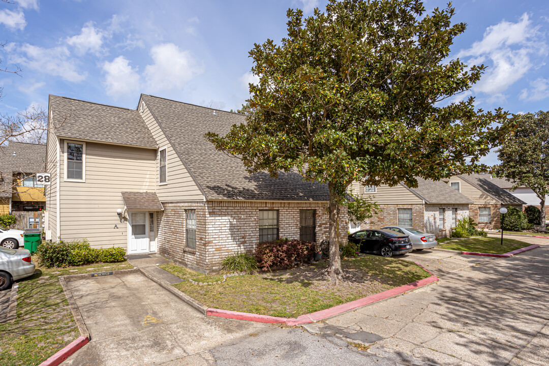 Chardonnay Village in Kenner, LA - Foto de edificio