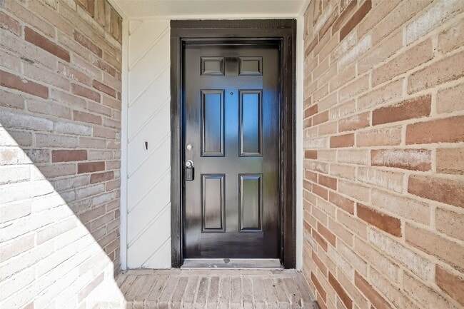 10603 Highland Woods Dr in Sugar Land, TX - Building Photo - Building Photo