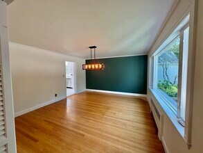 379 Newton St in Brookline, MA - Building Photo - Building Photo