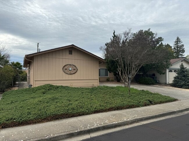 120 Glacier Cir in Vacaville, CA - Building Photo - Building Photo