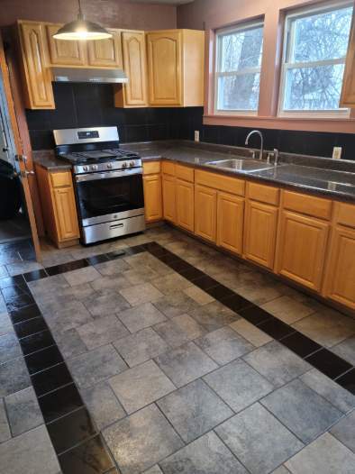 75 Tuxedo Plz, Unit 75A in Vauxhall, NJ - Building Photo