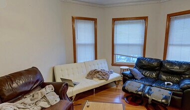 10 Evergreen Ave, Unit 2 in Somerville, MA - Foto de edificio - Building Photo