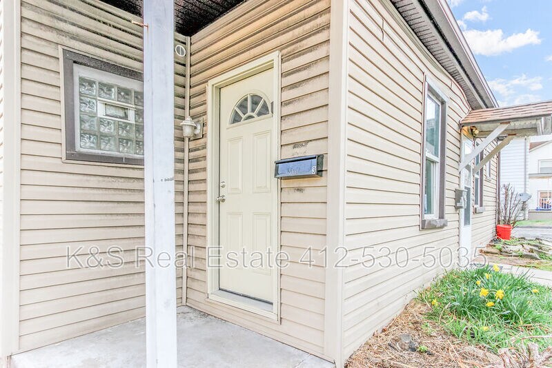 5816 Smithfield St in McKeesport, PA - Building Photo