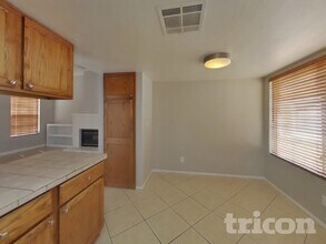 855 Schooner Dr in Henderson, NV - Foto de edificio - Building Photo