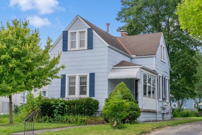 property at 1561 Glenn Ave