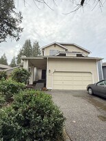 10627 118th Pl NE in Kirkland, WA - Building Photo