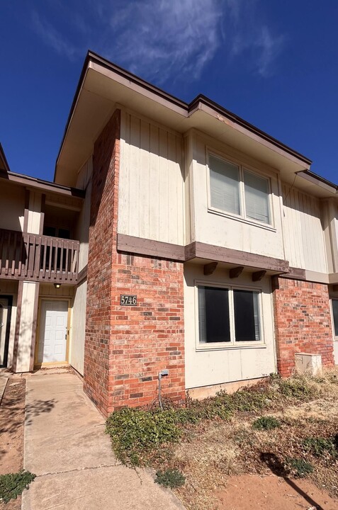 5746 38th St in Lubbock, TX - Building Photo
