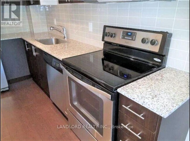 3520 Danforth Ave in Toronto, ON - Building Photo - Building Photo