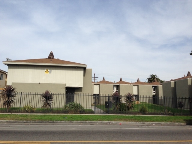 Finley Square in Los Angeles, CA - Building Photo