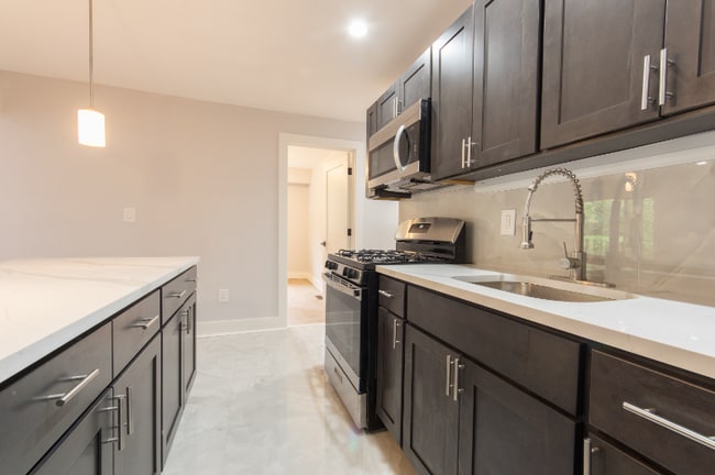 1903 Country Ln in Ewing Township, NJ - Foto de edificio - Building Photo