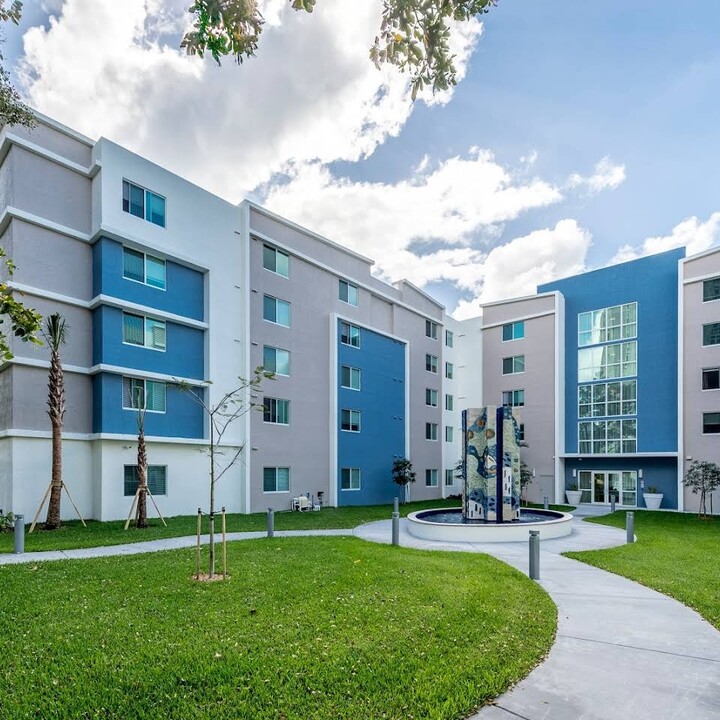 Smathers Plaza II in Miami, FL - Foto de edificio