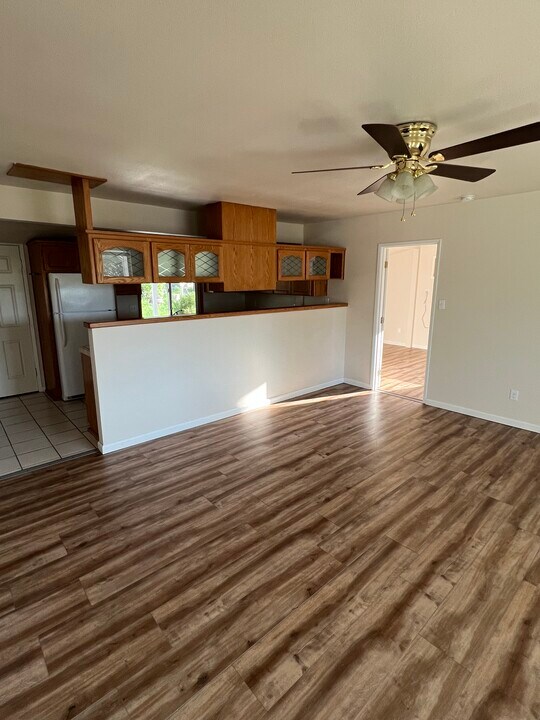 1045 S Stage Rd, Unit South Stage in Medford, OR - Building Photo