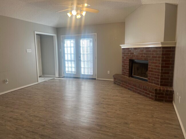 2417 87th St in Lubbock, TX - Foto de edificio - Building Photo