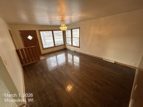 7335 W Hampton Ave in Milwaukee, WI - Building Photo - Building Photo