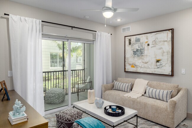 Azalea Park in Naples, FL - Foto de edificio - Interior Photo