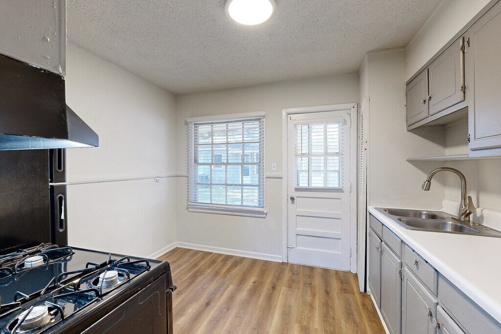 The Grande at Brookley Apartments in Mobile, AL