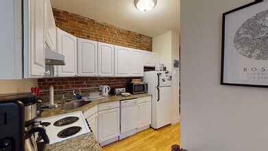 96 Prince St, Unit 3R in Boston, MA - Building Photo - Building Photo