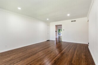 6737 Lakefair Cir in Dallas, TX - Foto de edificio - Building Photo