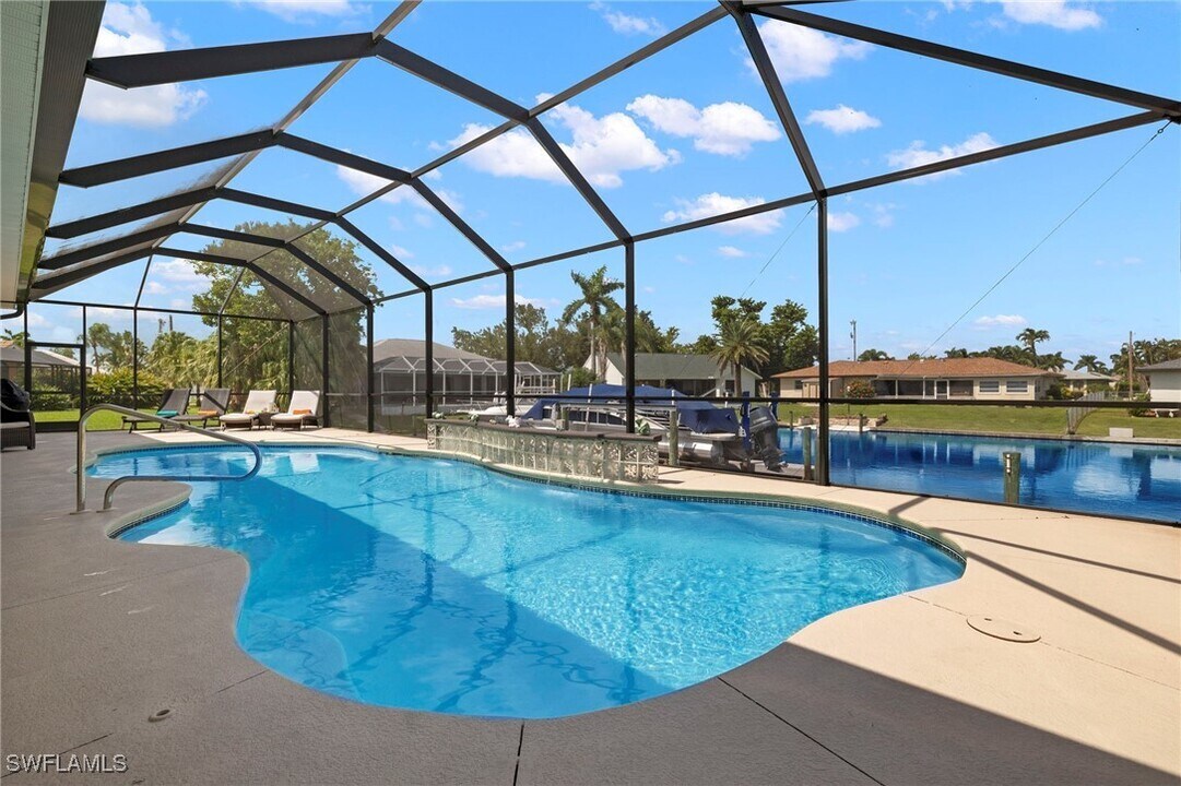 1811 SE 37th Terrace in Cape Coral, FL - Building Photo