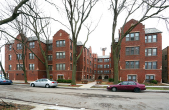 2421 W Pratt Blvd in Chicago, IL - Foto de edificio - Building Photo