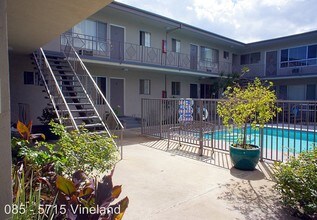 5715 Vineland Ave in North Hollywood, CA - Building Photo - Building Photo