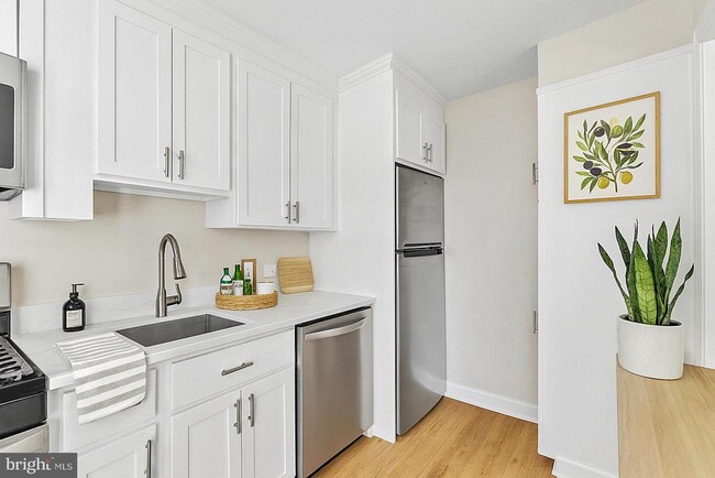 property at 6617 E Wakefield Dr