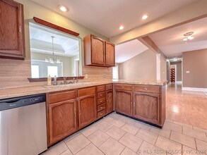 2906 W 63rd St S in Tulsa, OK - Building Photo - Building Photo