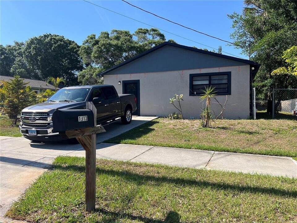 1913 W Chestnut St in Tampa, FL - Foto de edificio