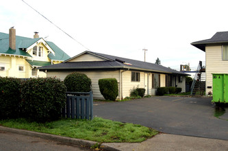 Jim & Salle's Place in Portland, OR - Foto de edificio - Building Photo