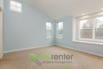 3312 W Government Way in Seattle, WA - Building Photo - Building Photo