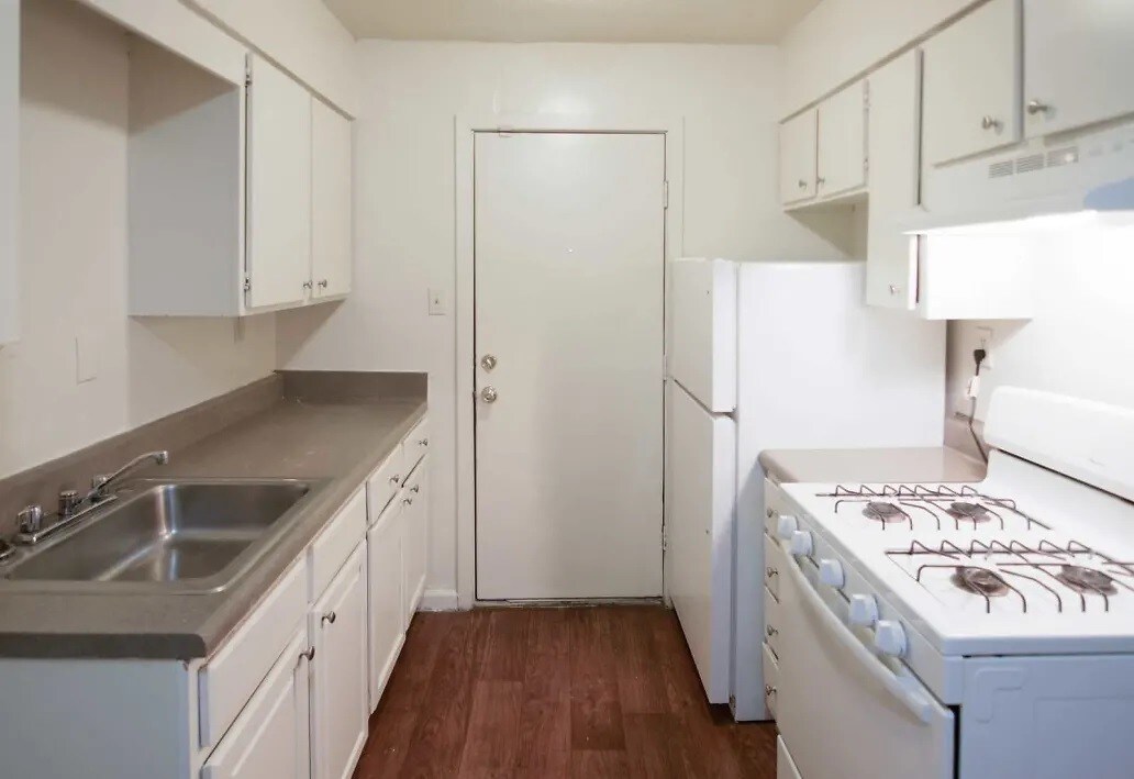 Barron Court in Memphis, TN - Building Photo