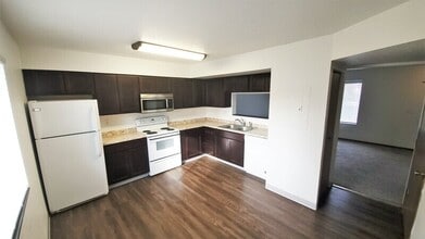 412 N 18th Ave in Hiawatha, IA - Building Photo - Building Photo