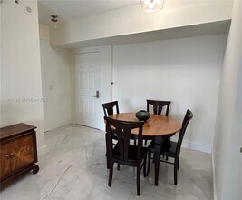 888 Douglas Rd in Coral Gables, FL - Building Photo - Building Photo