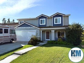 2670 Sadies Ct in Hollister, CA - Building Photo