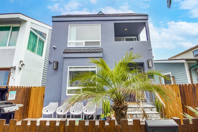 property at 735 Whiting Ct