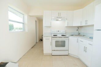 141 NW 13th Ave in Boynton Beach, FL - Building Photo - Building Photo