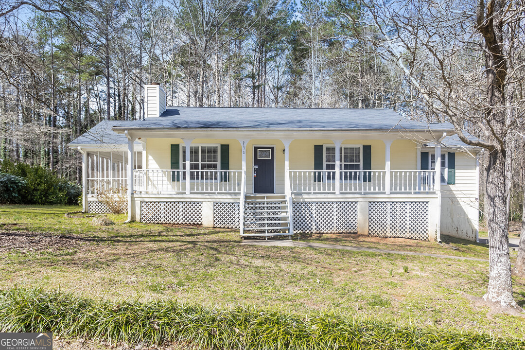 3171 Pilgrims Dr in Douglasville, GA - Building Photo