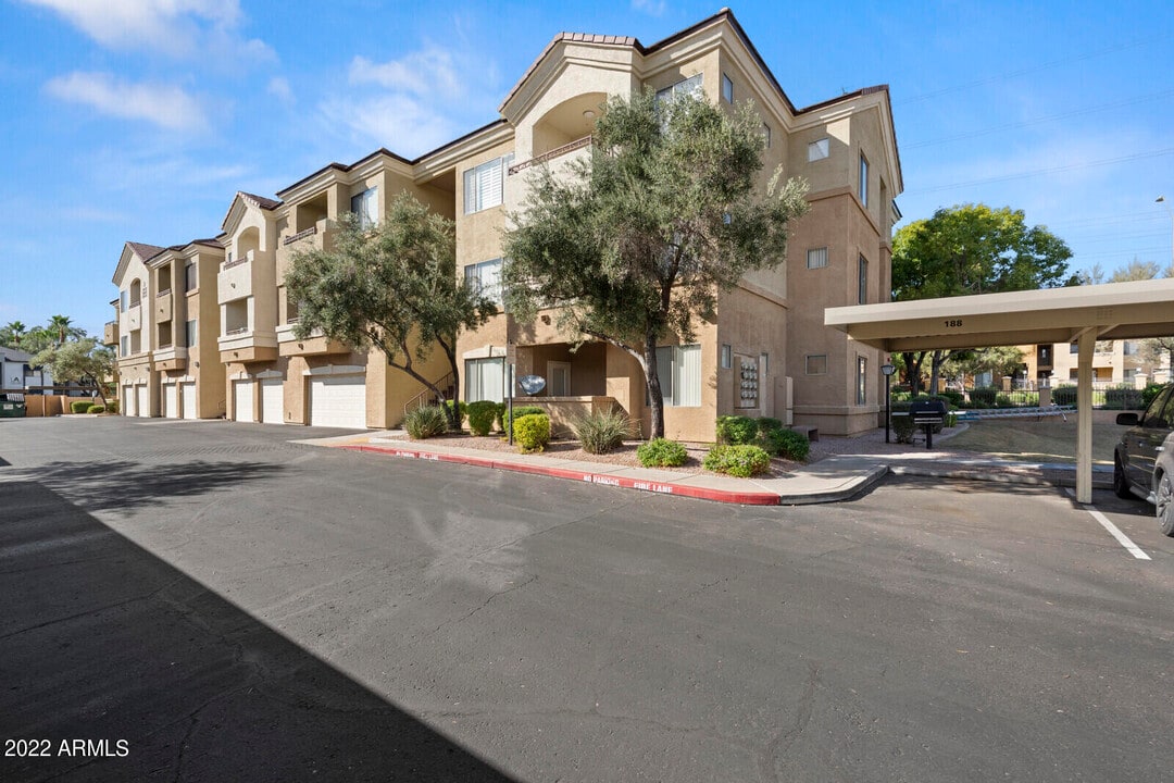 18416 N Cave Creek Rd in Phoenix, AZ - Building Photo