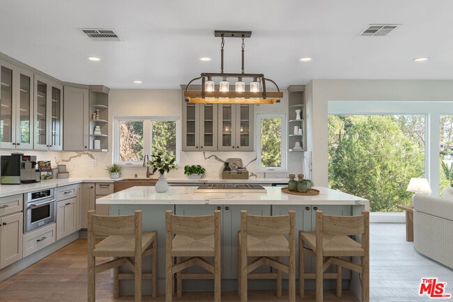 2370 San Marco Dr in Los Angeles, CA - Building Photo - Building Photo