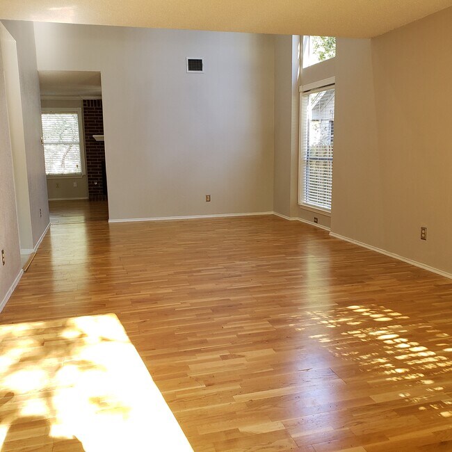 8440 Fern Bluff Ave in Round Rock, TX - Building Photo - Building Photo