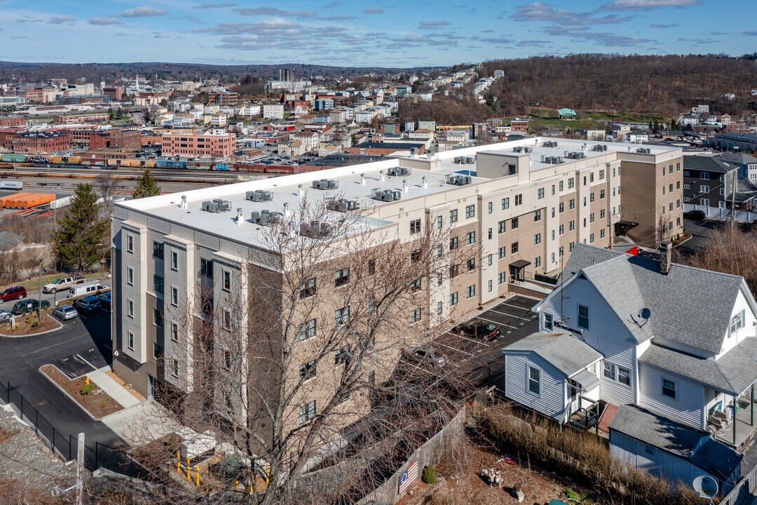 100 Wall St in Worcester, MA - Foto de edificio