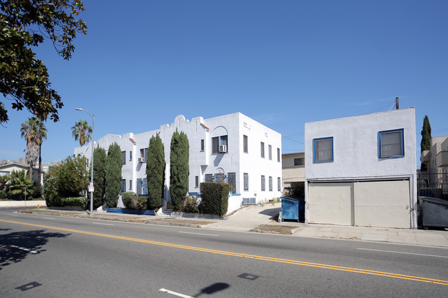 4960 Rosewood Ave in Los Angeles, CA - Building Photo - Building Photo