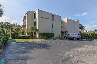 733 SE 1st Way in Deerfield Beach, FL - Foto de edificio - Building Photo