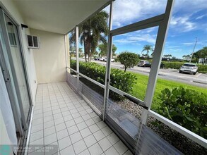 300 Dorset E in Boca Raton, FL - Building Photo - Building Photo
