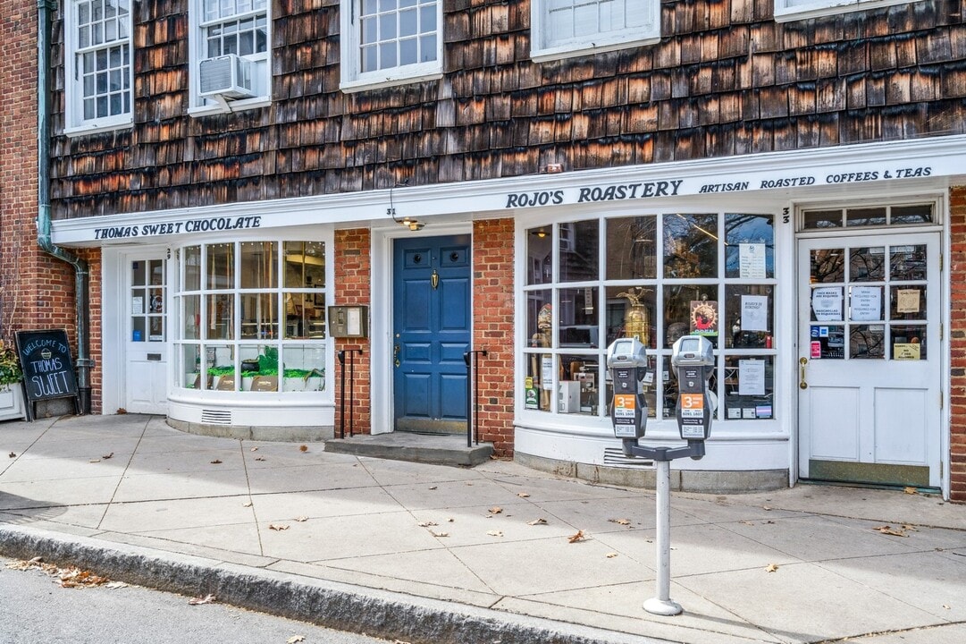 31 Palmer Sq W, Unit B in Princeton, NJ - Building Photo