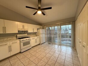 624 Thorndale Dr in Elgin, IL - Foto de edificio - Building Photo