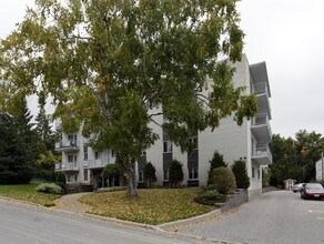 Vancouver Terrace Apartments in Barrie, ON - Building Photo - Building Photo