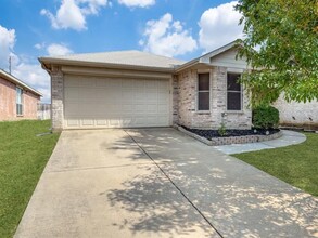 1009 Savage Dr in Denton, TX - Building Photo - Building Photo