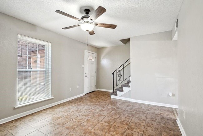 1635 Newport Pl, Unit 1 in Kenner, LA - Foto de edificio - Building Photo