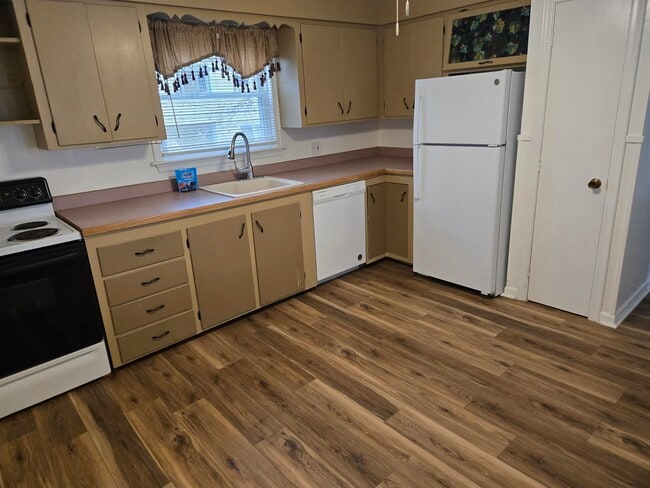 137 Waterman St in Manchester, NH - Building Photo - Building Photo